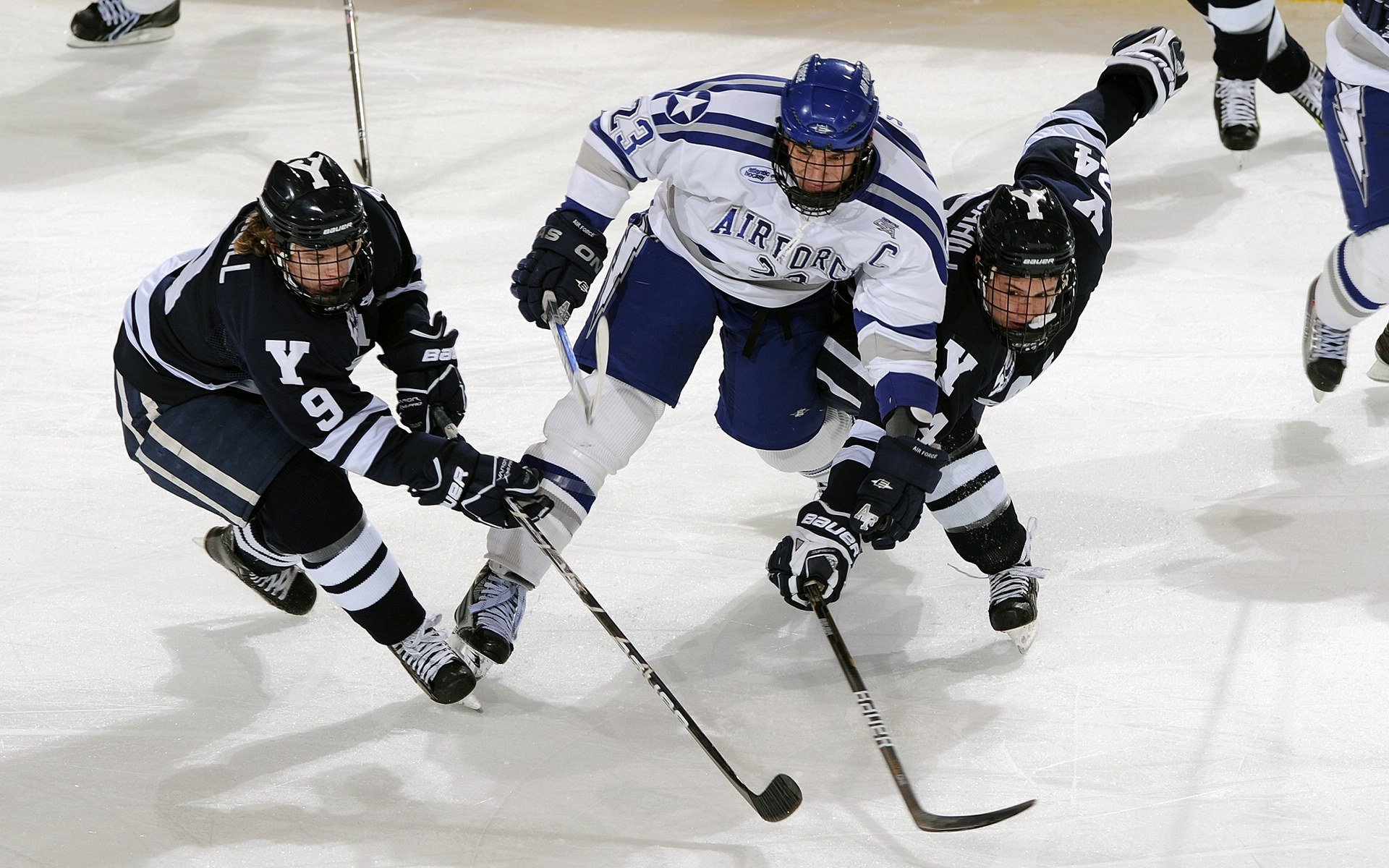惊险或喜悦:比赛中的突发意外,惊险和刺激的意思一样吗